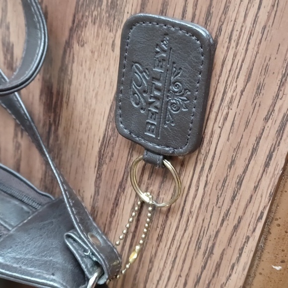 T.r Bentley brown leather purse, 11x8x4 - Picture 5 of 7